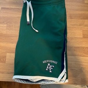Size L Abercrombie gym shorts‎